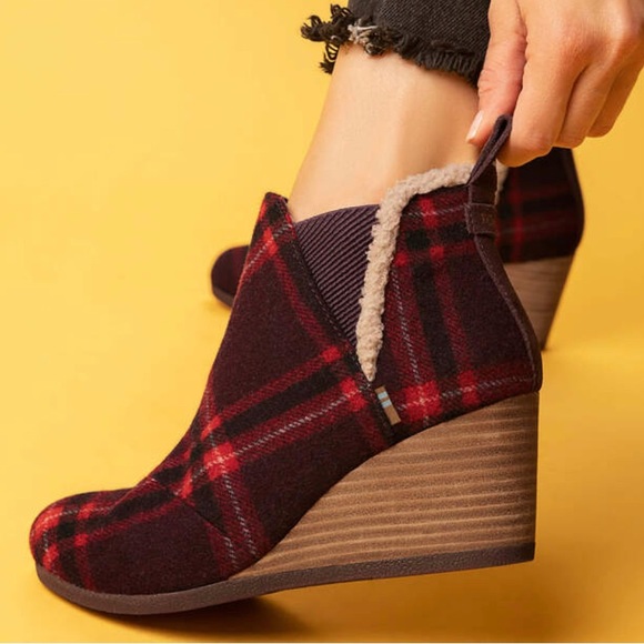 Toms Kelsey Barn Red Plaid Wedge Booties Size 7 - Picture 3 of 15